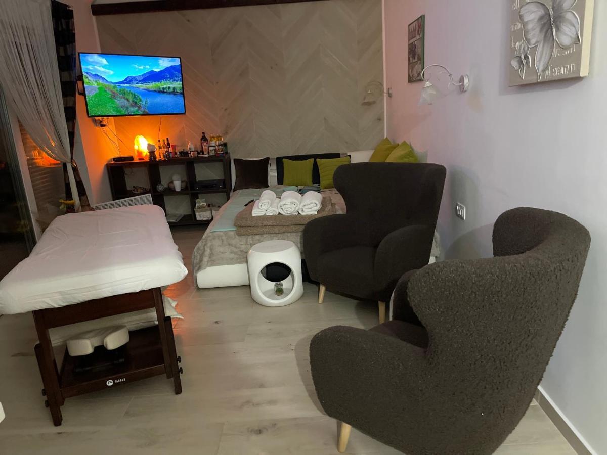 Regina Delux Apartman Gyula Exteriör bild