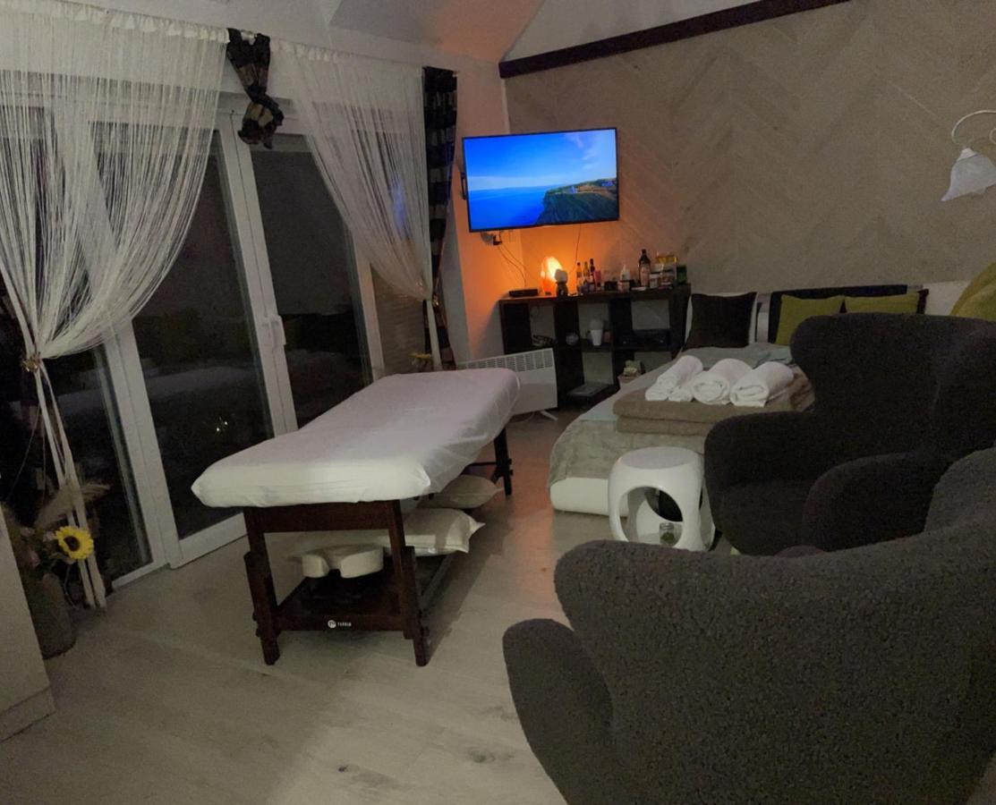 Regina Delux Apartman Gyula Exteriör bild