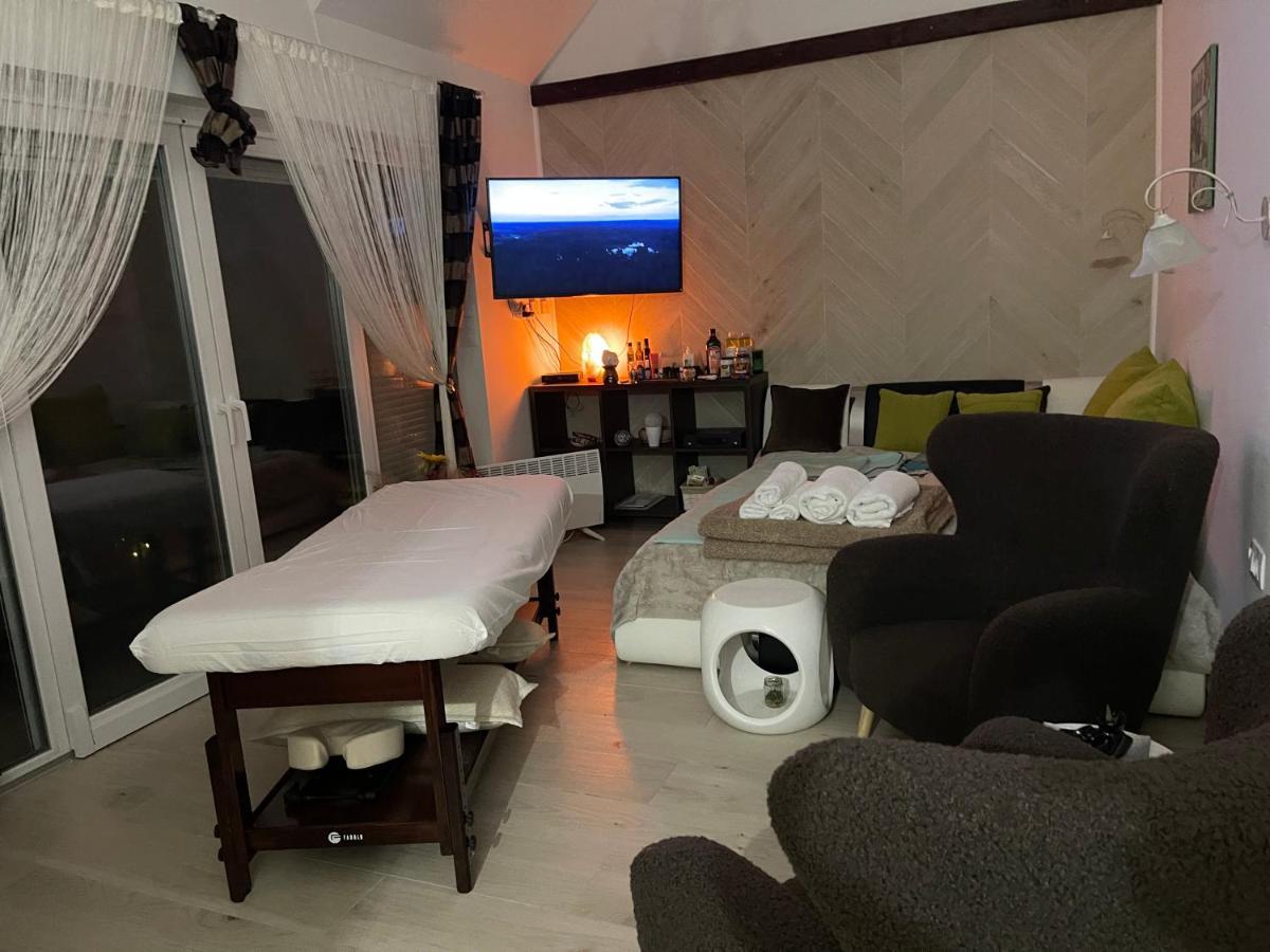 Regina Delux Apartman Gyula Exteriör bild