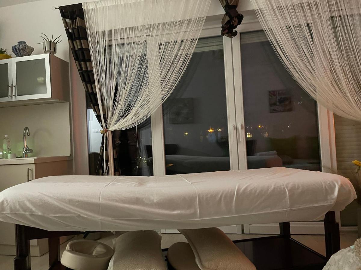 Regina Delux Apartman Gyula Exteriör bild