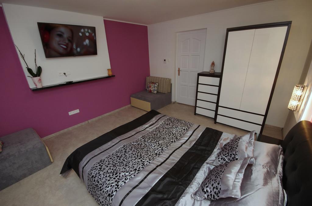 Regina Delux Apartman Gyula Exteriör bild