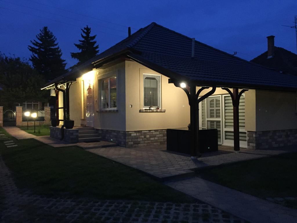 Regina Delux Apartman Gyula Exteriör bild