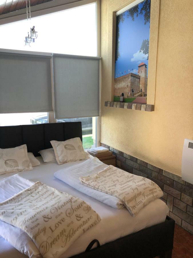 Regina Delux Apartman Gyula Exteriör bild
