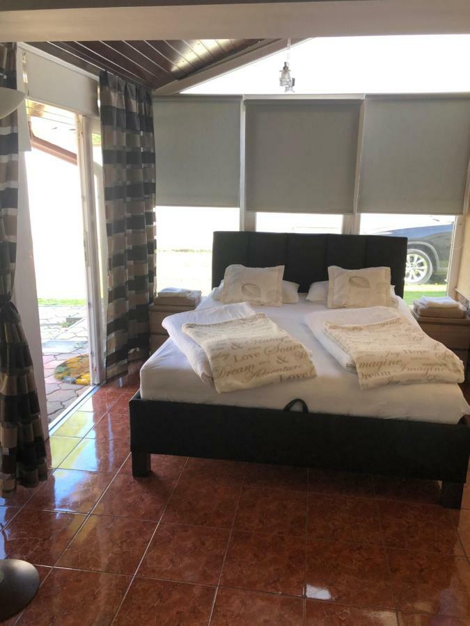 Regina Delux Apartman Gyula Exteriör bild