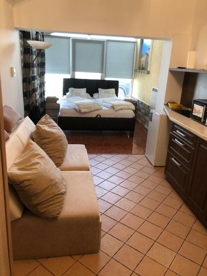 Regina Delux Apartman Gyula Exteriör bild
