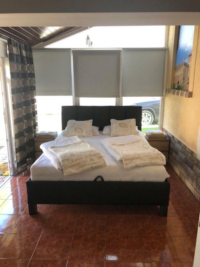 Regina Delux Apartman Gyula Exteriör bild